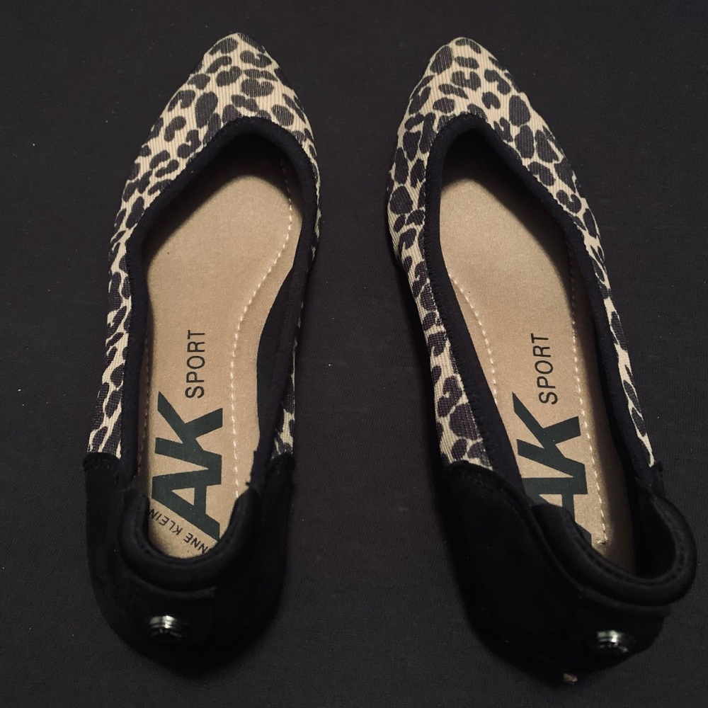Anne Klien AK Sport Odette Pointed Toe Flats
Gray Leopard Size 6.5